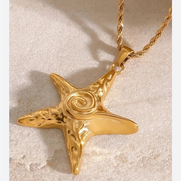 Jewelry - Gold Starfish Pendant Necklace Waterproof Stainless Steel